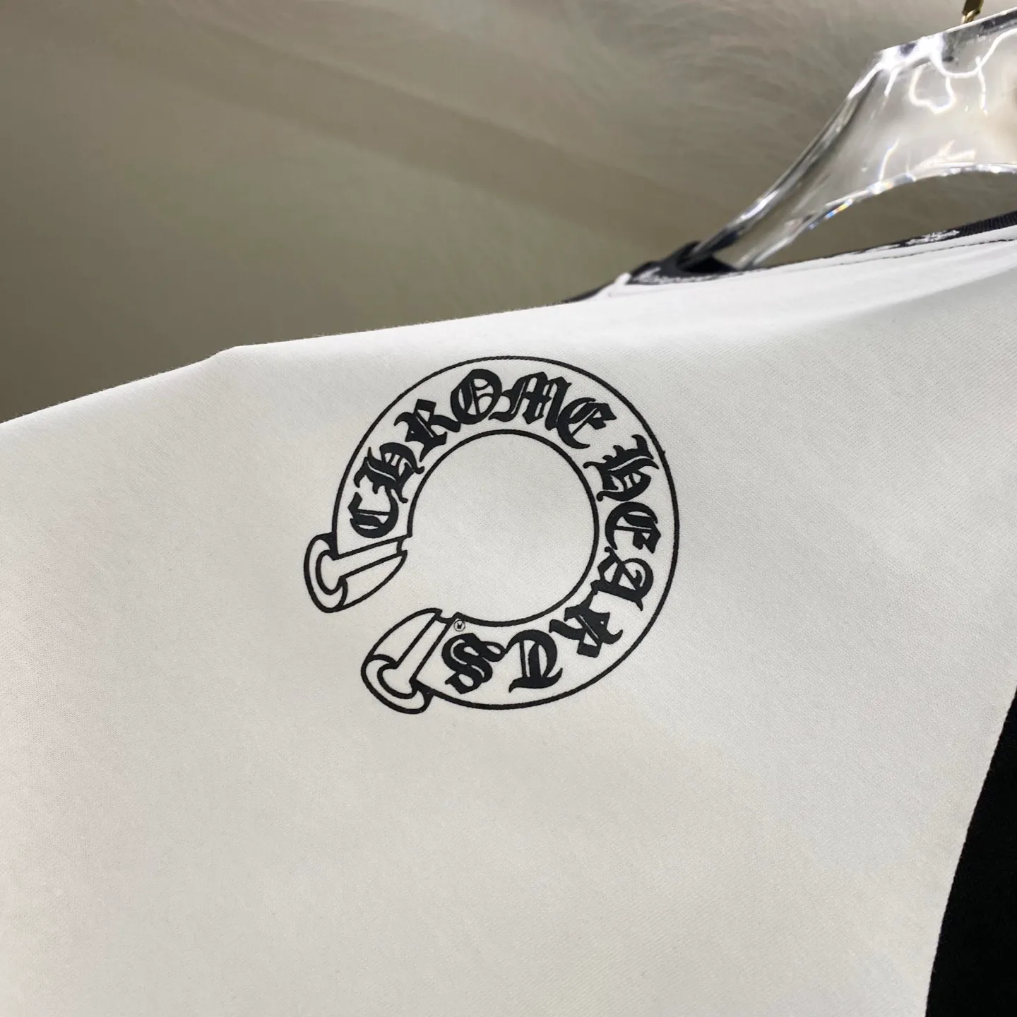 P160 Chrome Hearts/CH Chrome Hearts Sanskrit horseshoe spliced ​​foam letter printing popular long-sleeved T-shirt 280g high weight pure cotton fabric full set of accessories -Colour: white and black -Size: S M L XL